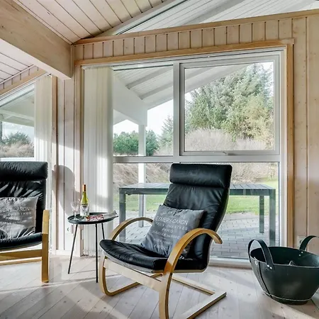 Ubbe Holiday home